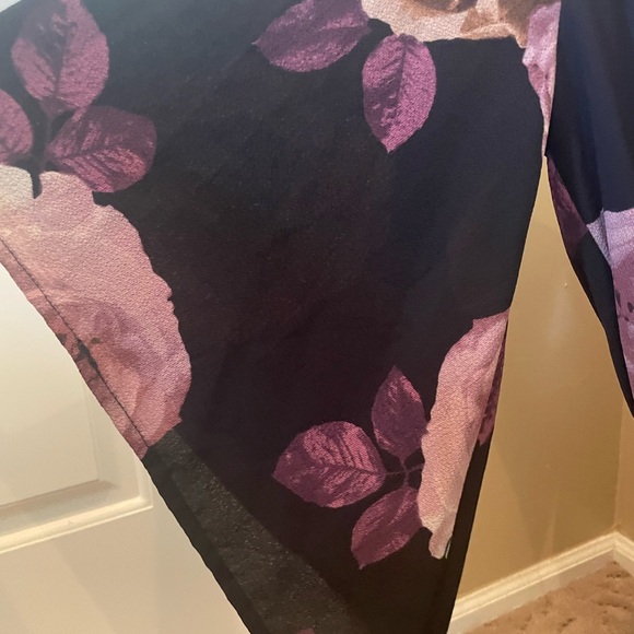 Beautiful Flowy Floral Romper - Picture 5 of 5